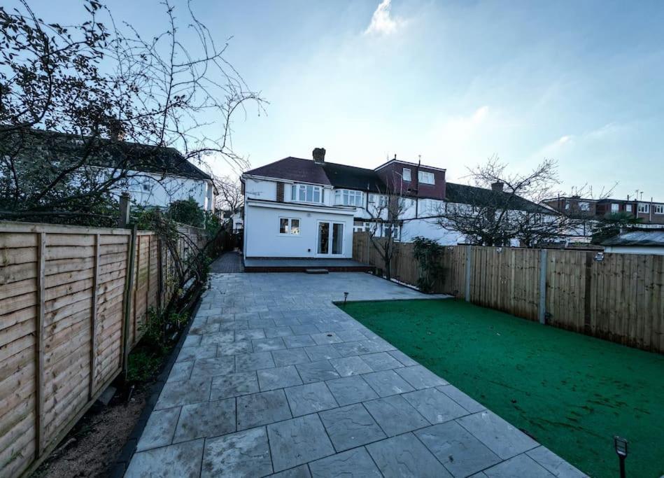 Homely & Peaceful Living Space Morden  Exteriör bild